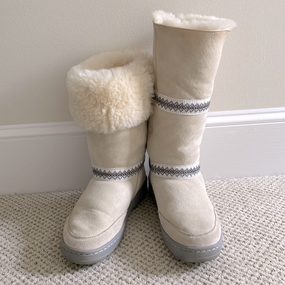 UGG SUNDANCE REVIVAL TALL TASMAN BRAID WHITE SUEDE FUR BOOT WOMENS *RARE